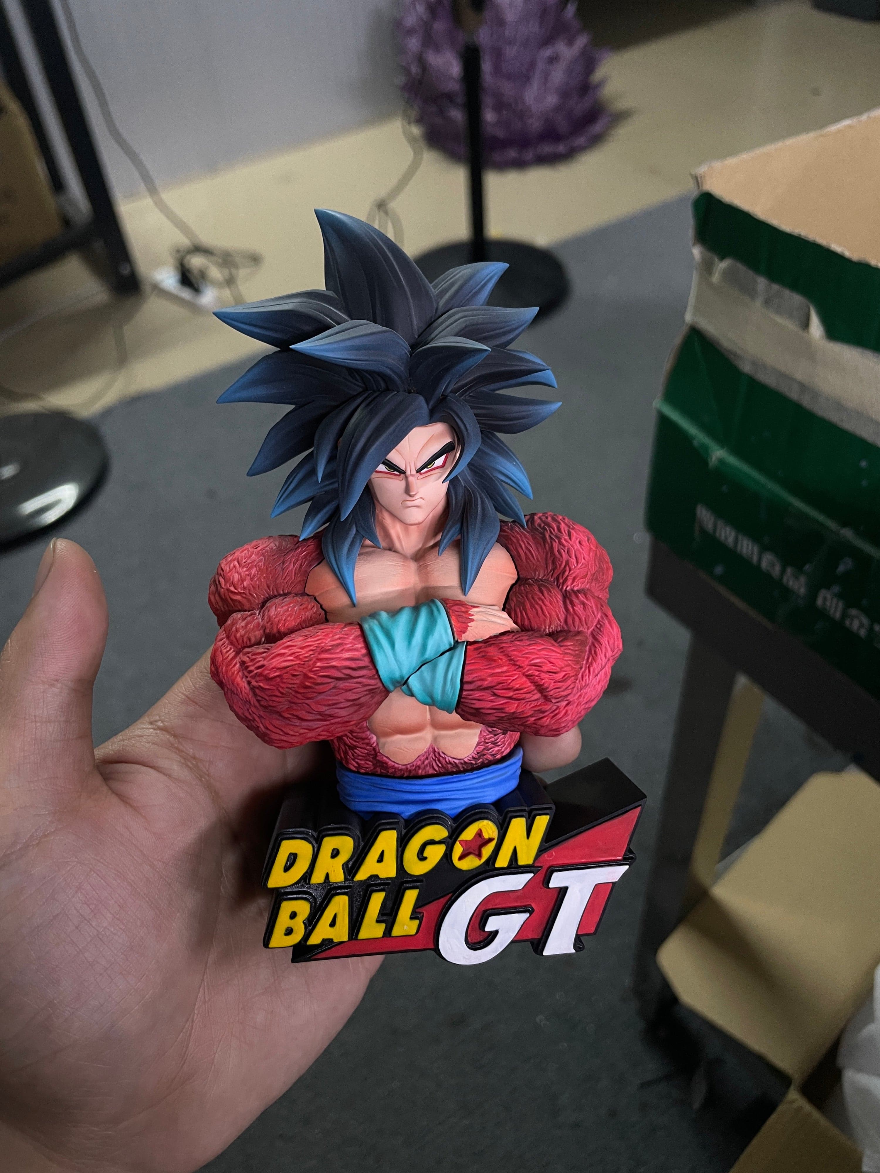 Dragon Ball Smoker Studio Goku SSJ4 Bust 2