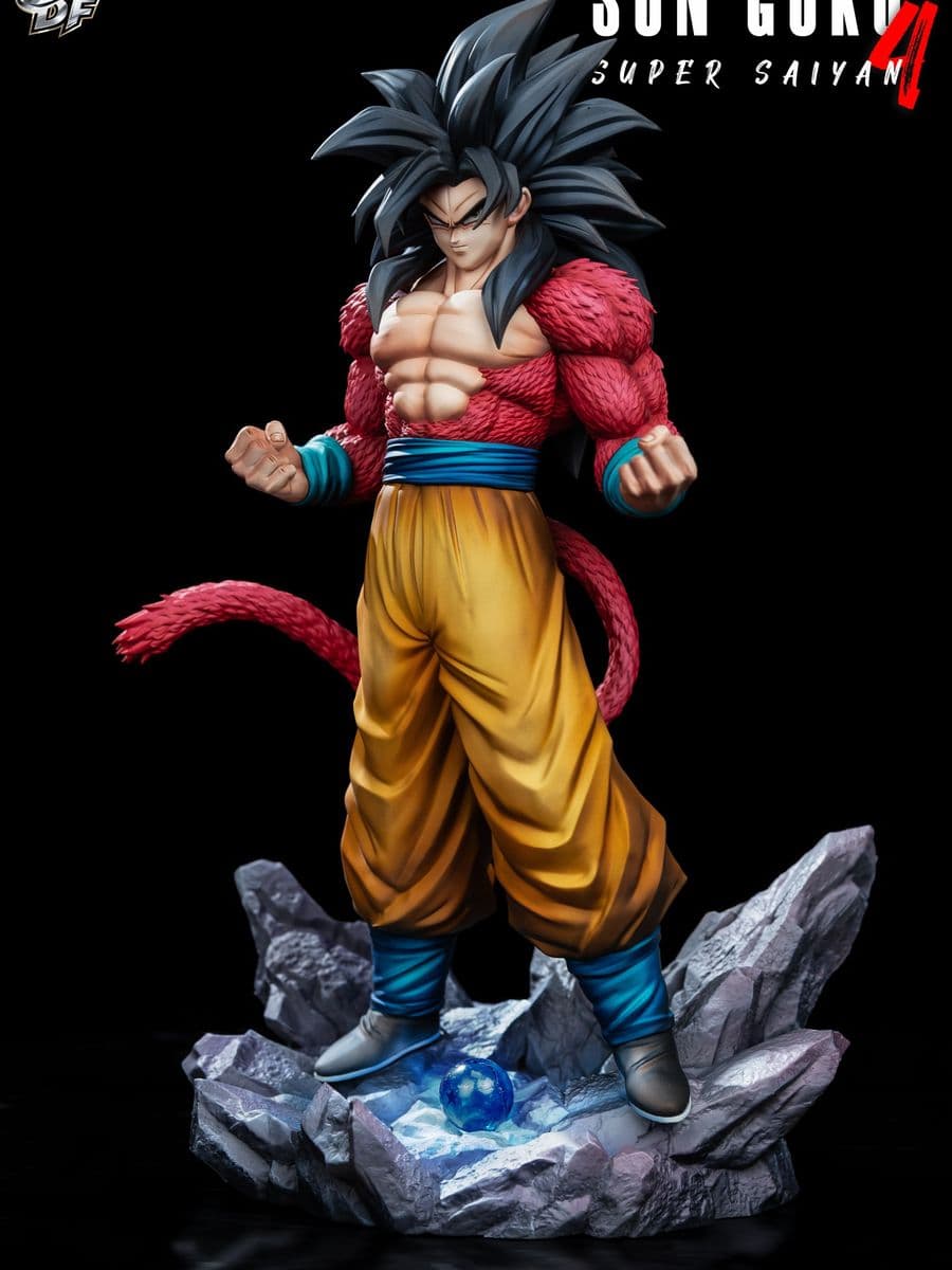 Dragon Ball WDF Studio SSJ4 Goku