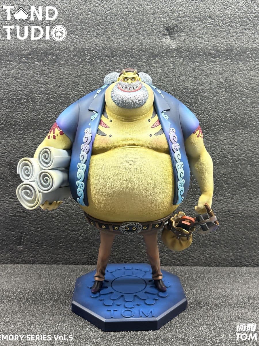 One Piece Stand Studio Tom