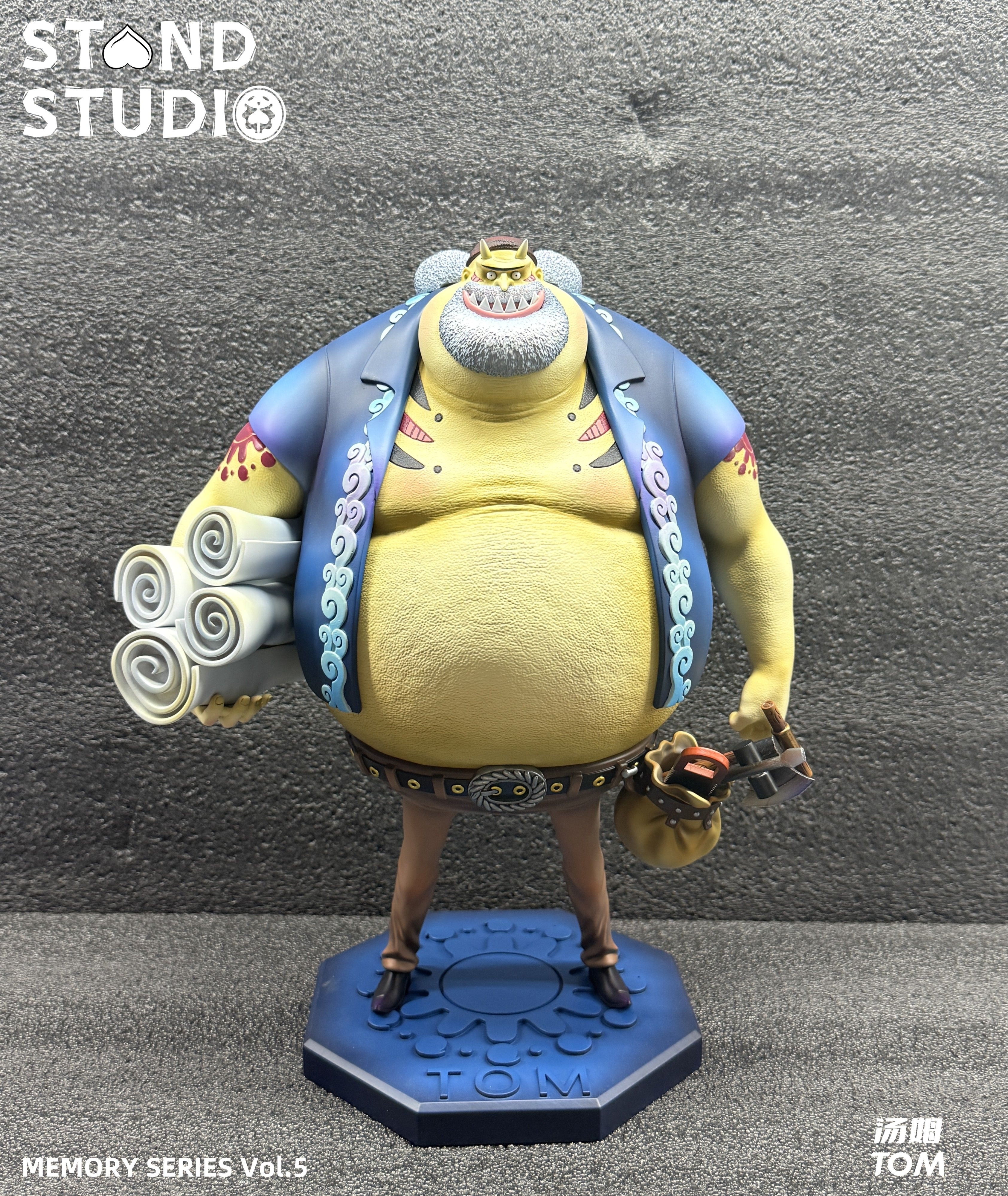One Piece Stand Studio Tom